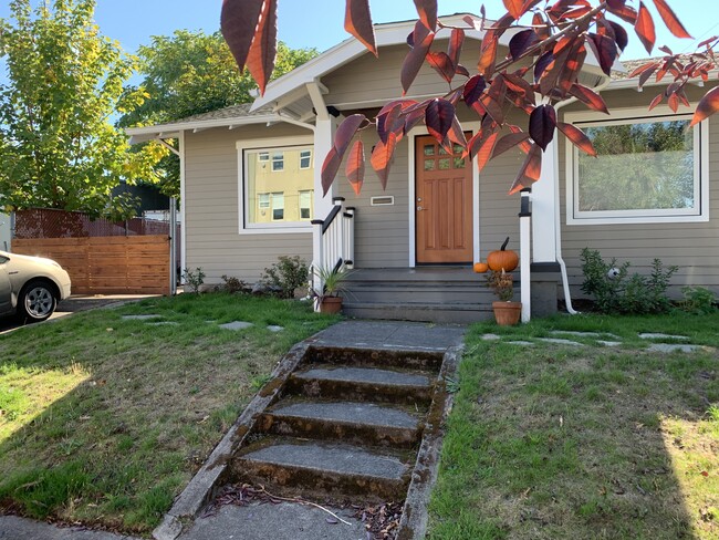 Building Photo - 824 N Killingsworth Ct