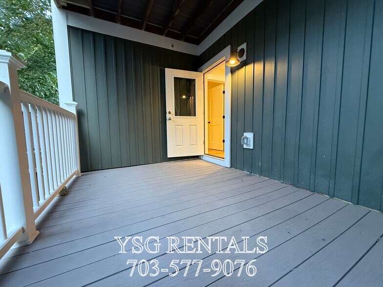 Building Photo - 14 Dorr St