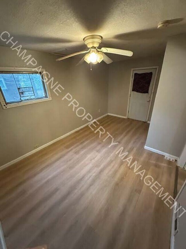 Building Photo - Updated Single Family Home in KC