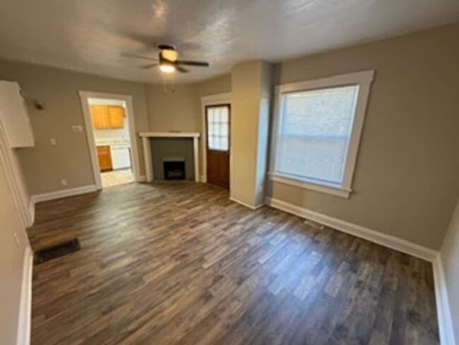 Building Photo - 2065 Summit St