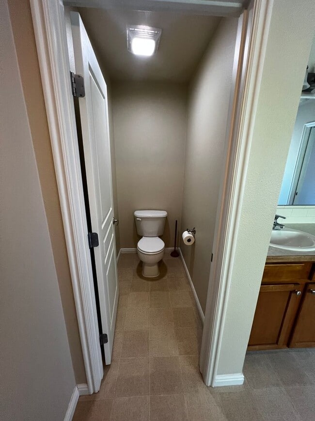 Building Photo - "Luxury Living: Stunning home with marble counter tops & Fireplace!"