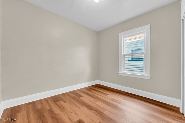 Building Photo - 8517 Rosewood Ave