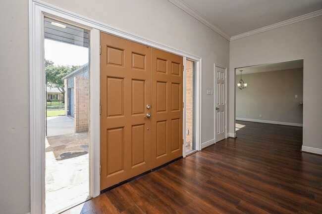 Building Photo - 414 Fox Briar Ln
