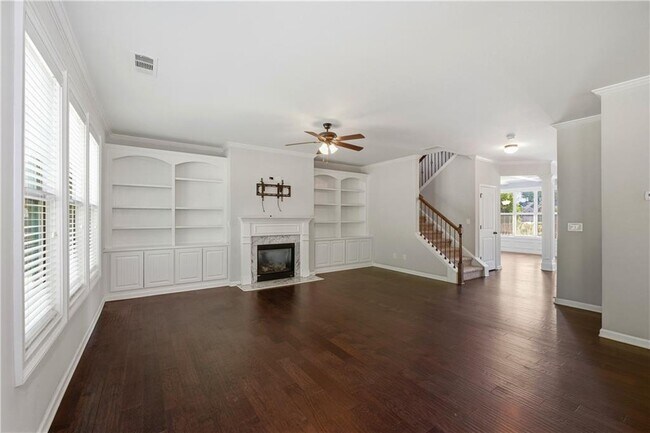 Building Photo - 4910 Belcrest Way