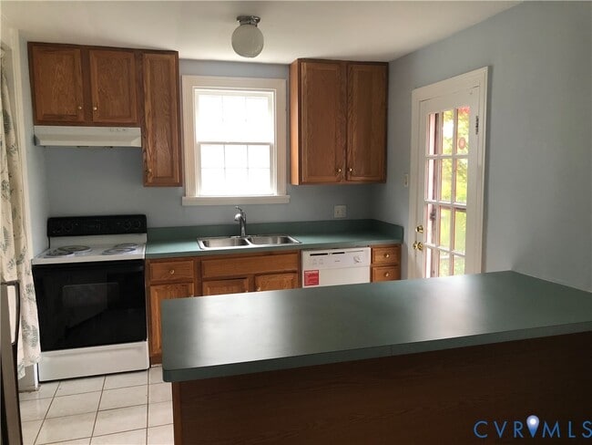 Building Photo - 2628 Kenwood Ave