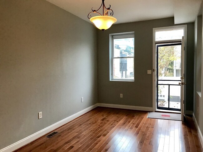 Building Photo - 25 N Montford Ave