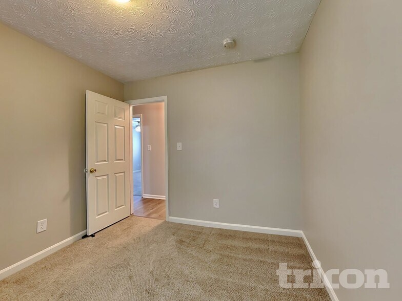 Building Photo - 1330 Ling Dr