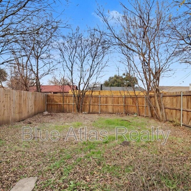 Building Photo - 805 Cherry Hills Dr