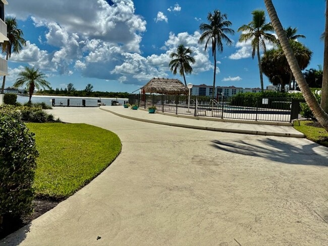 Building Photo - Marco Towers