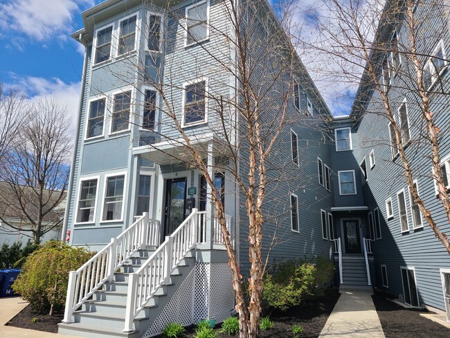 Building Photo - 10 Fern St