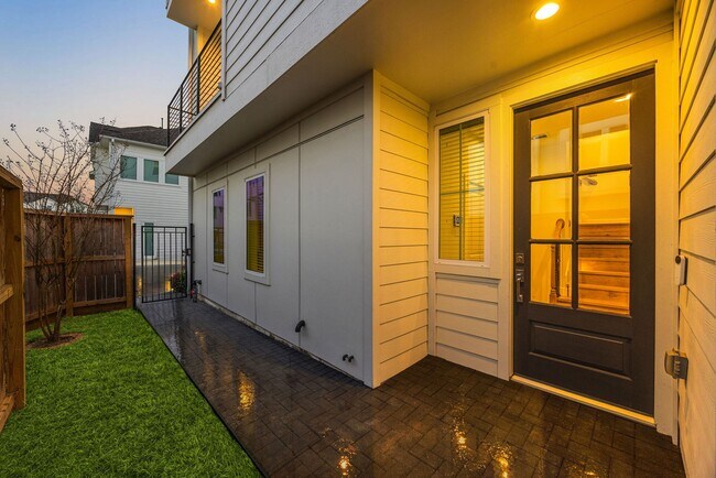 Building Photo - 6302 Chelsea Falls Ln