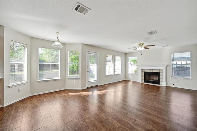 Building Photo - 14721 Yora Dr