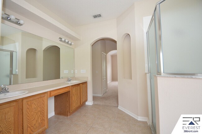 Building Photo - 40 Persimmon Dr