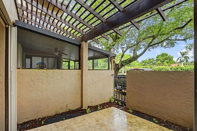 Building Photo - 2242 NW 39th Ave