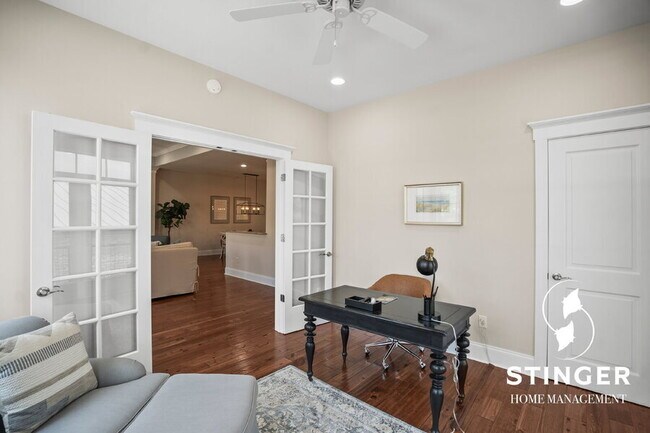 Building Photo - 700 Bay St