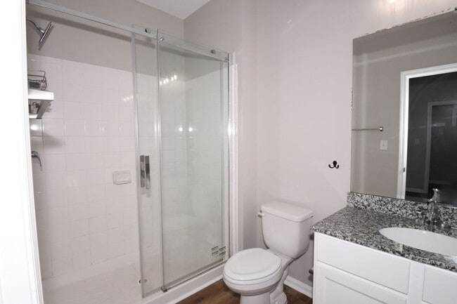 Building Photo - 4 Bed, 4.5 Bath in Rowandale