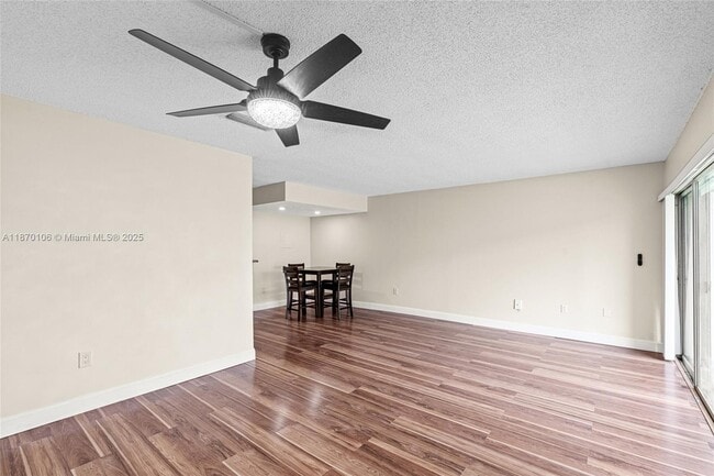 Building Photo - 9365 Fontainebleau Blvd