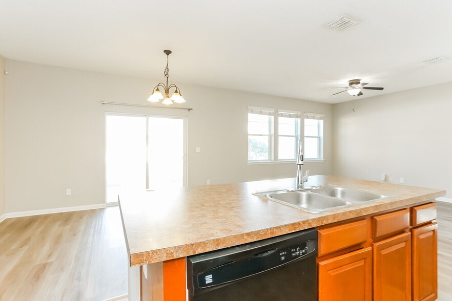 Building Photo - 6177 Casterbridge Rd