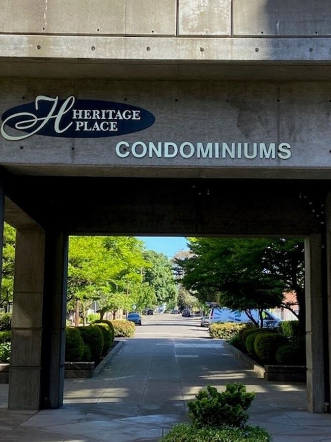 Building Photo - Charming 1 bdrm 1 bath Condo in Downtown Vancouver