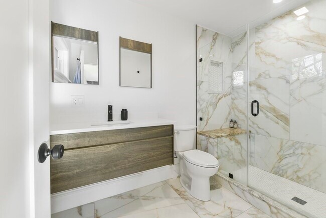 Building Photo - 17 Akron St