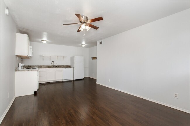 Building Photo - 5722 Gaston Ave