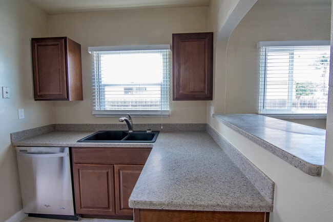 Building Photo - 33rd Duplex