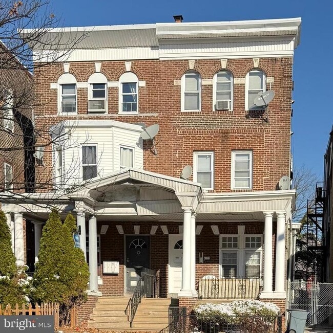 Building Photo - 4937 Walnut St