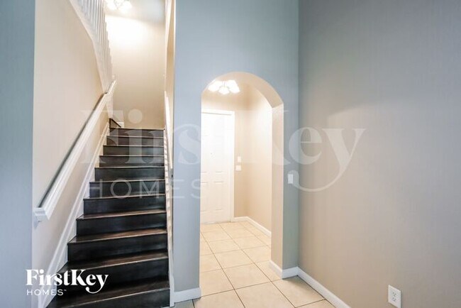 Building Photo - 300 NE 36th Avenue Rd