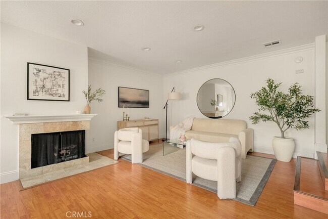 Building Photo - 698 S Berendo St