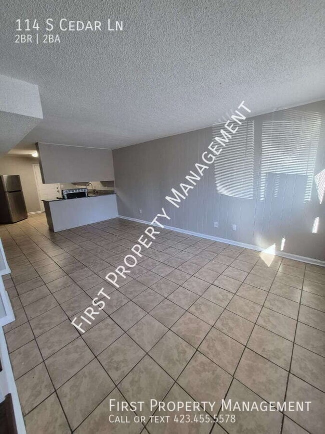 Building Photo - 114 S Cedar Ln