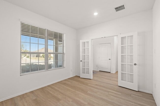 Building Photo - 5026 Lavaridge Dr