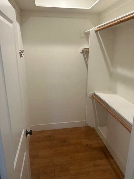 Building Photo - 1534 Manhattan Beach Blvd