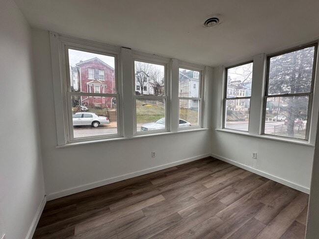 Building Photo - 132 Charles St