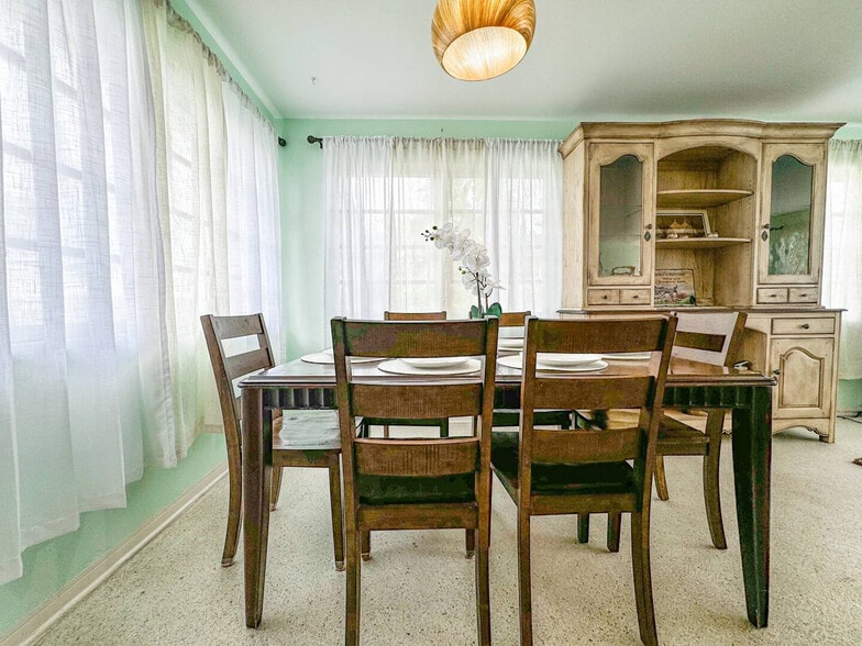 Building Photo - 342 Walnut St