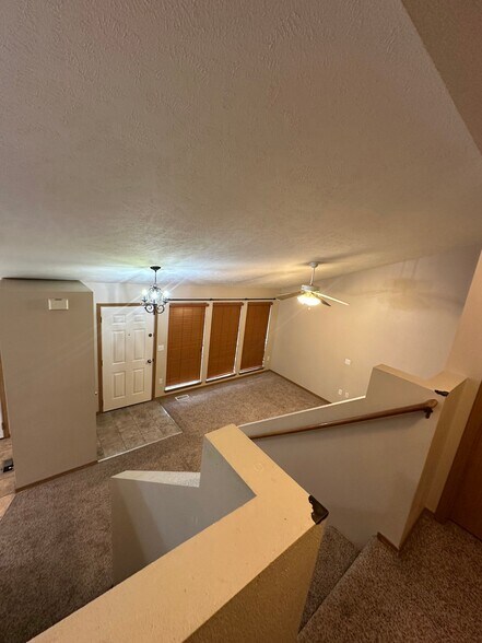 Building Photo - 1517 E Calkins Dr