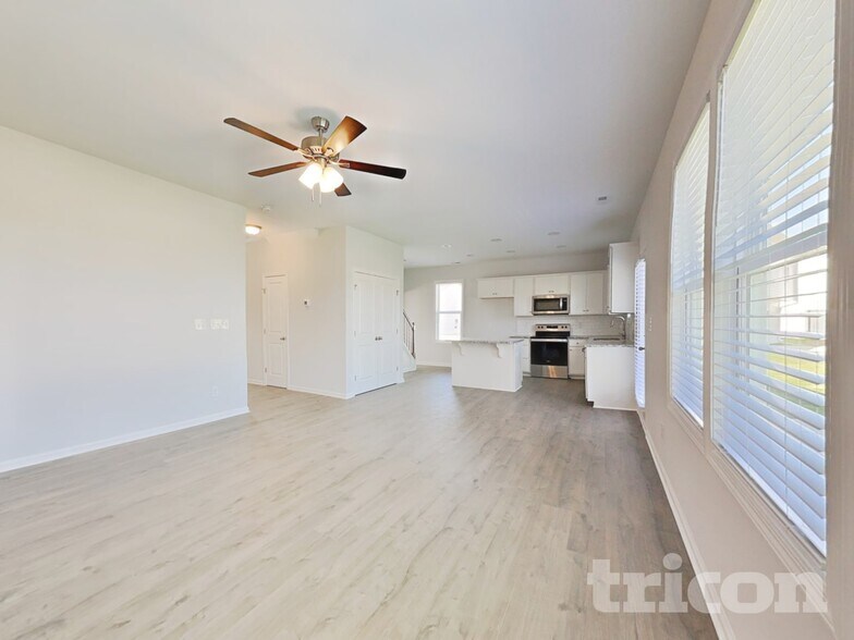 Building Photo - 258 Sturgeon St