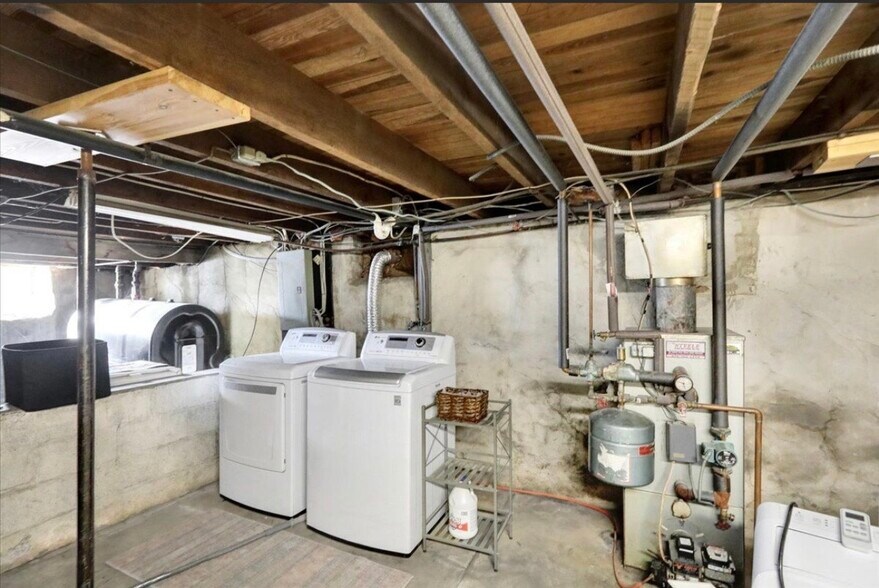 Building Photo - 40 W Adamsdale Rd