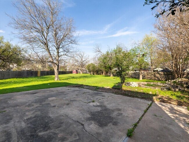 Building Photo - 1805 White Oak Cove