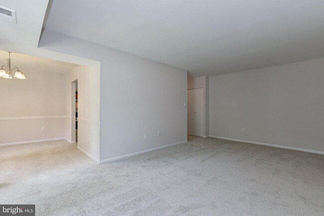 Building Photo - 9708 Kingsbridge Dr