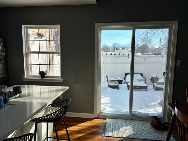 Building Photo - Updated 2 Bed 2 Bath Townhouse in Marietta