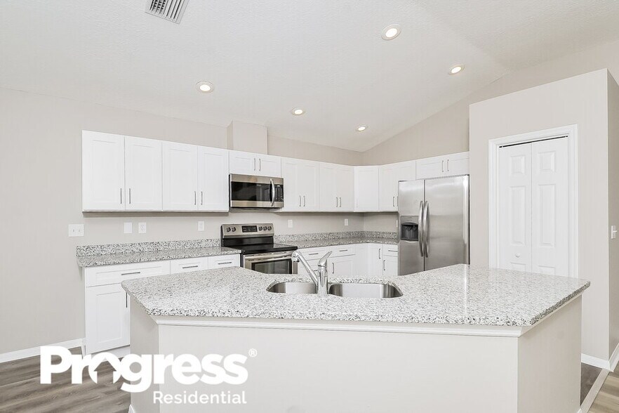 Building Photo - 1221 Barclay Wood Dr