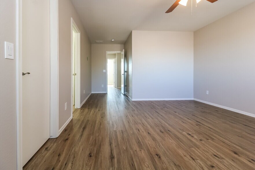 Building Photo - 17143 W Elizabeth Ave