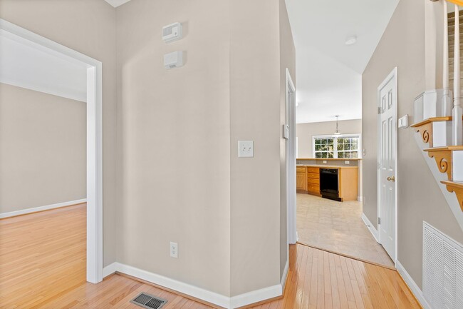 Building Photo - Charming 3-Bedroom Home in Prime Raleigh L...