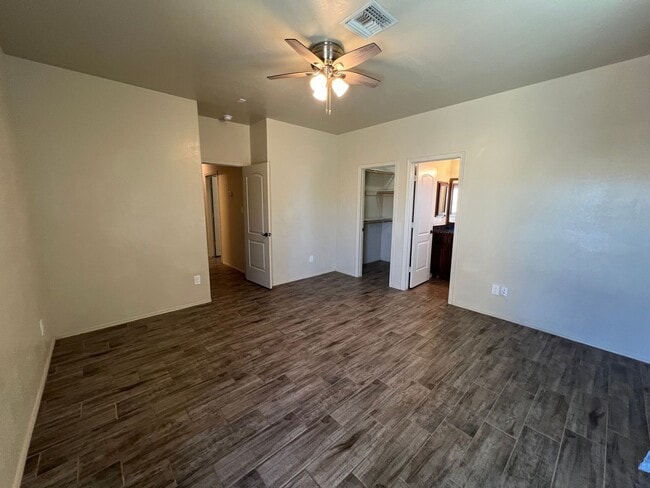 Building Photo - NICE 3 BEDROOM HOME!