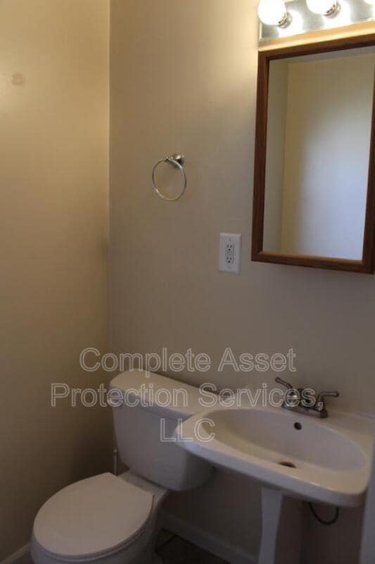 Building Photo - 3010 Bender St