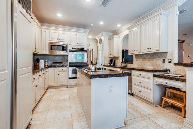 Building Photo - 13911 Royal Springs Ct