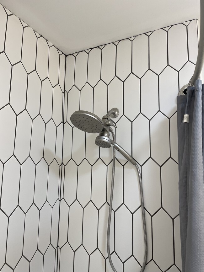 Rainfall shower head - 1419 N Hamilton Ave