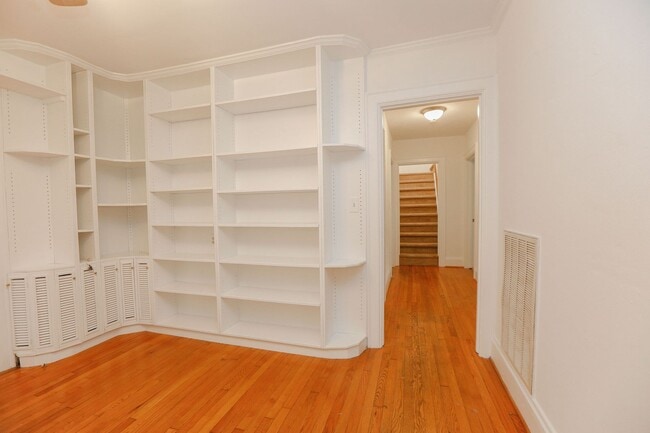 Building Photo - Beautiful Lake Home Rental in Norfolk!