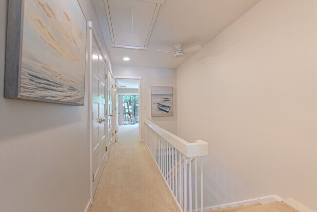 Building Photo - 13 Sailmaster Com