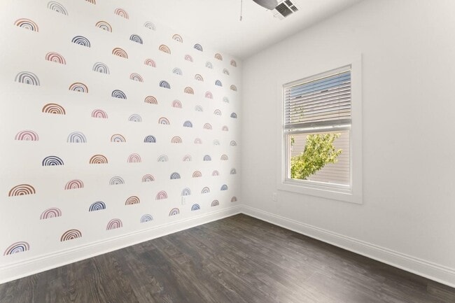 Building Photo - 515 Division St